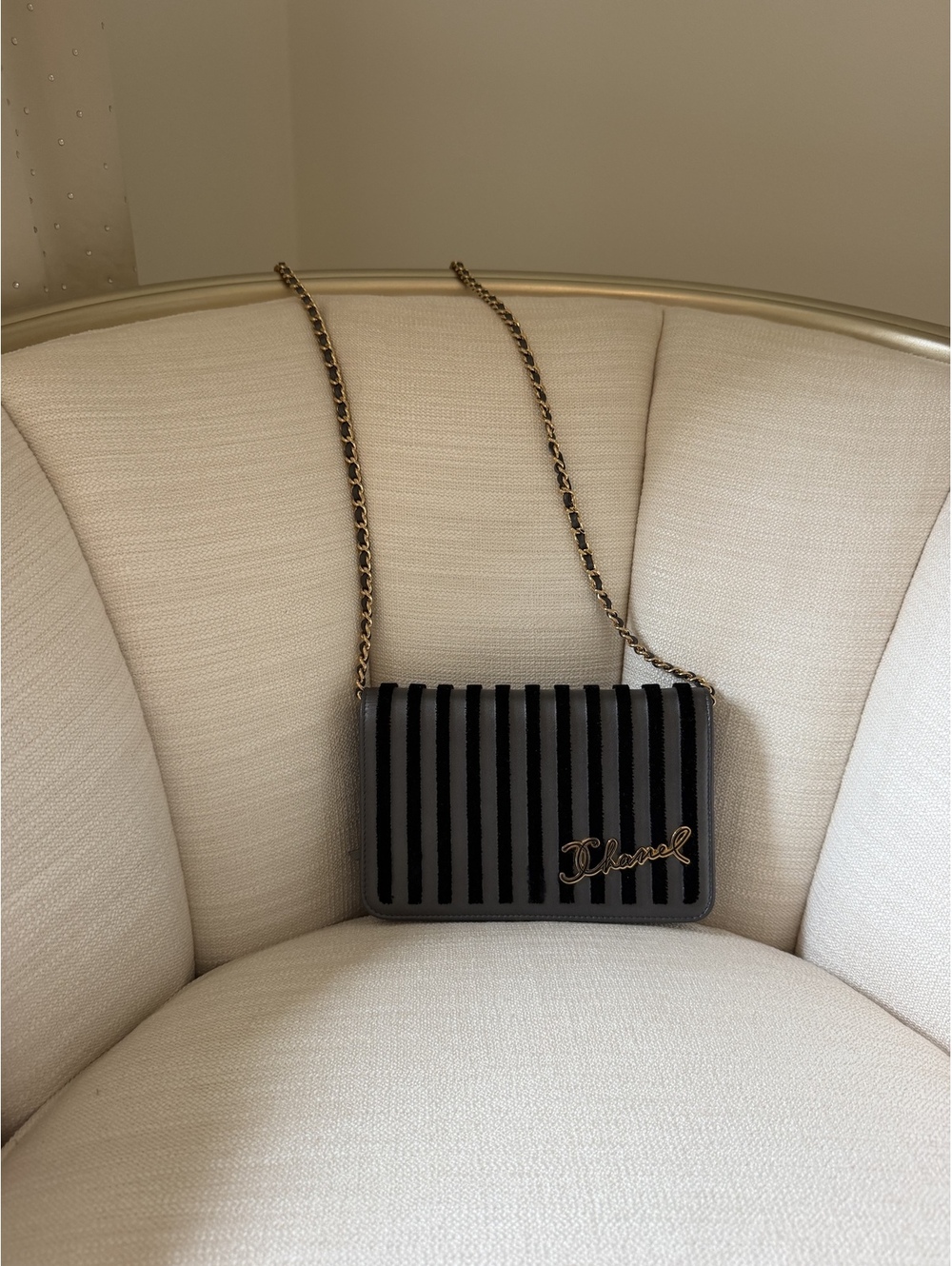 Chanel CC Script Logo Chain Wallet - Picture 2 of 7